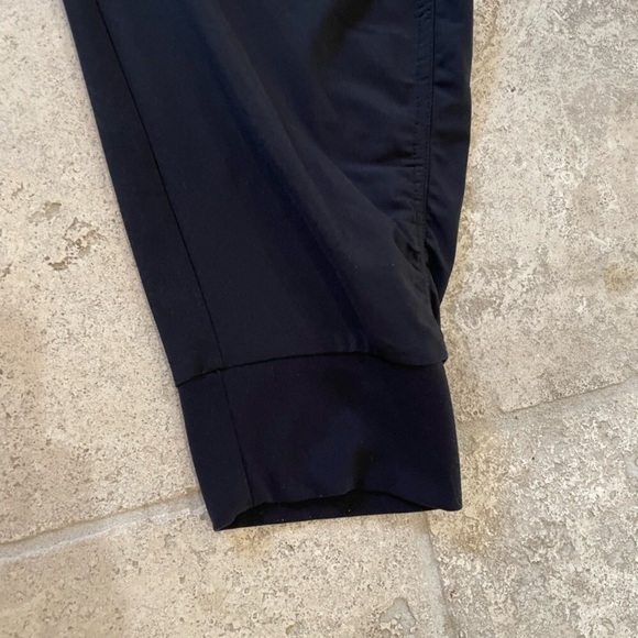 $99 ATHLETA Black ATTITUDE Pants Ruched Joggers Leggings Sz 12 - Picture 8 of 10